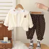 Conjunto de Niña para Principios de Otoño Moda Nuevo Estilo Elegante Infantil Elegante Cárdigan Conjunto de Tres Piezas Moda Ropa de Bebé Dropshipping