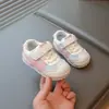 Primeros Zapatos para Caminar de Niños 2025 Verano Nuevo Estilo Niños y Niñas Tenis Casuales Moda Infantil Transpirables Moda Malla Zapatos