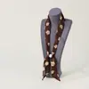 Novo Colar de Lenço de Seda com Contas para Mulheres, Corrente para Suéter Retrô de Bolinhas e Flor de Castanha, Lenço Pequeno Fino Moderno Literário Versátil