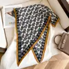 Lenço Triangular Floral Vintage para Mulheres, Novo Estilo de Cachecol para Pescoço com Toque de Luxo, Decoração de Lenço de Seda Artificial, Cinto de Quadril