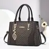 Bolso de Mano Cruzado para Mujer Texturizado y Elegante 2024 Nuevo de Gran Capacidad Bolso para Madre de Mediana Edad Bolso Tote Versátil para Ropa de Trabajo