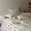 Juego de cuatro piezas de algodón y lino tejido con color y bordado de rosa vintage, con moños estilo bosque para niñas, funda de edredón transpirable, sábana y sábana bajera ajustable
