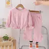 Conjunto de Vestido para Meninas 2025 Nova Primavera Moda Infantil Moda Bebê Primavera e Outono Três Pares de Sapatos Conjunto de Duas Peças Manga Longa Tendência