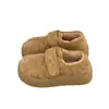 Zapatos de algodón con suela gruesa para mujer, nuevo estilo de invierno 2026, forrados de felpa, adecuados para uso en exteriores, estilo Birkenstock, zapatos de algodón esponjosos y cálidos para mujer