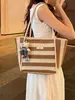 Bolso de mano tejido a rayas de moda transfronterizo 2026 nuevo versátil para el trabajo bolsa grande estilo coreano de gran capacidad para mujer