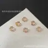 Nuevos Pendientes de Botón Mini Trébol 4*4mm Zirconia Chapada Color Gradiente, Artículo Caliente de Transmisión en Vivo, Mismo Estilo que en Xiaohongshu