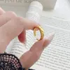 Anillo de Dedo Ajustable de Metal Trenzado Abierto Estilo Vintage de Lujo Ligero con Zirconita Incrustada, Acabado Cepillado Retro Arenado