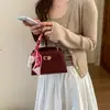Bolso de Mano Cuadrado Pequeño de Moda para Mujer Modelo Nuevo 2026 Bolso Cruzado Versátil para el Trabajo y Salir con un Toque de Alta Gama