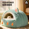 Cama de gato fechada e espessa para o inverno, proporcionando calor e conforto para gatos. Um novo tipo de casa para gatos e suprimento para animais de estimação para a estação de inverno