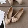Zapatos bajos de estilo francés, dulces y delicados, con lazo, para mujer, modelo nuevo de verano 2026, mocasines slip-on de punta redonda que aumentan la altura