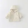 Roupa de Exterior para Meninas Estilo Primavera e Outono 2026 Nova Moda Infantil Roupa de Primavera Jaqueta com Capuz Floral Desenho Animado para Bebê Menina