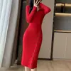 Vestido de tricô estilo francês para mulheres, outono e inverno 2026, comprimento médio justo, vestido bodycon de camada interna