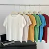 Camiseta Colorida de Algodão Lyocell de Manga Curta para Mulheres com Gola Redonda e Botões Redondos de Pérola, Corte Justo, Versátil, Top com Ombro Normal