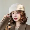 Nuevo Sombrero de Pescador de Lana Otoño Invierno para Mujer Estilo Coreano Decoración de Flores Sombrero de Cubo Retro Adelgazante para la Cara Cálido Sombrero de Temperamento
