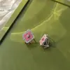 Moda Vintage Brati Aretes de Fritillaria Blanca Natural Hierba de Cuatro Hojas Hebilla de Oreja de Cruz para Mujer Accesorios Estilo Buchia