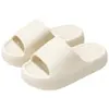 Pantuflas caseras de suela gruesa para mujer, antideslizantes, silenciosas, cómodas para usar en el baño, duraderas y adecuadas para hombres, disponibles para venta al por mayor