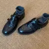 Sapatos Pequenos de Couro Estilo Britânico Exquisito com Velcro Retro Feminino 2026 Outono/Inverno Novos Mocassins de Calçar para o Trabalho com Salto Grosso