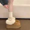 Sapatos estilo Birkenstock de sola grossa, forrados com fleece, modelo feminino, novo estilo de inverno da moda 2026, extra-grossos, estilo nordestino, couro e pele de peça única, sapatos de algodão antiderrapantes