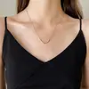 Colar Pingente Metálico Curvo Minimalista para Mulheres Tendência Estilo Coreano Celebridade da Internet Design de Nicho Ins Legal Corrente para Clavícula Retrô