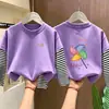 Camiseta de manga larga para niña, nueva y elegante de otoño 2026, top infantil único y súper lindo, camiseta básica de rayas de algodón puro