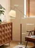 Lámpara de pie vintage estilo francés para la sala de estar junto al sofá, ambiente de dormitorio con sensación de alta gama, Luminaria decorativa estilo retro del sur de Asia