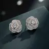 Aretes de Flor de Camelia de Lujo Ligero Estilo Francés con Microincrustaciones de Circonita, Versátiles Aretes Florales de Uso Diario de Gama Alta con Cierres de Plata de Ley S925