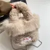 Bolso de felpa simple y elegante para mujer, versátil y lindo, con correa de cadena, se puede llevar como bolso de hombro, bolso cruzado o bolso de mano, ofreciendo un aspecto de alta gama, y también funciona como bolso de felpa para teléfono