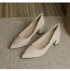 Coleção Nova Primavera 2026: Sapatos femininos de bico fino, corte baixo, salto grosso, com solas macias, confortáveis, versáteis, elegantes, salto médio e projetados para uso o dia todo.
