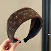 Faixa de cabelo estilo coreano, de alta qualidade, não apertada, um luxuoso novo acessório de cabelo para 2026, apresentando um design retrô francês que faz o rosto parecer menor, adequado para mulheres