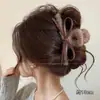 Pinza para el pelo de felpa con lunares de alta gama 2026, Pinza de tiburón moderna y exquisita para mujer, Versátil para el uso diario y el trabajo, Accesorio para el cabello