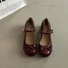 Sapatos Mary Jane Estilo Doce, Moda Verão, Sapatos de Couro Slip-On Estilo Francês para Menina com Salto Escondido, Combinados com uma Saia