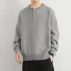 Suéter de Punto de Color Sólido Pullover Otoño/Invierno 2026 para Hombre, Diseño de Botones Holgado de Moda, Sensación de Alta Calidad, Prenda Versátil para Adolescentes