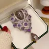 Elegante Broche de Lujo Estilo Francés con Colgante de Perla de Concha de Alto Brillo, Exquisito Broche de Alta Gama Adornado con Pedrería, Accesorio para Abrigo