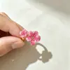 Novo anel de metal esmaltado com flor estilo francês, design vintage estilo corte, adequado para o dedo indicador, exalando uma vibe luxuosa e sofisticada, uma joia única e elegante para mulheres