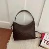 Nova bolsa de ombro com padrão trançado para o início do outono de 2026, bolsa de axila de alta qualidade e estilosa, bolsa tote moderna para o dia a dia