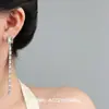 Deixe-me Brilhar como uma Estrela com Estes Brincos Que Fazem Seu Rosto Parecer Menor, Apresentando Pedrarias Cintilantes e Franjas, com um Design Elegante e Sofisticado