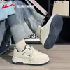Tênis Versáteis Warrior Shoes Feminino Lançamento Primavera 2026 Sola Grossa Sapatos Panda Preto e Branco Tênis Casuais Brancos Y