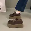 Sapatos Birkenstock Plataforma com Solado Grosso para Mulheres 2026 Nova Moda Versátil Elegante Aumenta Altura Sapatos Mocassim Macios com Solado Plataforma