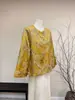 Zhi LiJaqueta Jacquard Bordada com Lantejoulas Estilo Chinês Novo Primavera 2026 Nova Gola Redonda Estilo Nacional Top Dourado para Mulheres