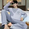 Novos Pijamas de Manga Longa para Homem 2025 para Outono e Inverno Gola Redonda Casual Solto Estilo Simples Roupa de Casa Espessada em Ambos os Lados