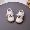 Zapatos Nuevos de Bebé Primavera 2026 Suela Suave Zapatos para Caminar de Bebé y Niño Pequeño Tenis Antideslizantes para Niñas Zapatos de Tabla Pequeña para Niños