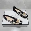 Novos Sapatos Femininos Quadrados Estilo Chinês 2026 Verão Novos Sapatos Retro Qipao Mocassins Bordados de Salto Grosso