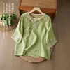 Camisa de botão bordada artística, gola assimétrica, camisa de algodão e linho de manga curta, novo estilo de verão, design étnico retrô, gola redonda, top de meia-manga para mulheres