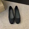 Sapatos Rasos Slip-On Estilo Coreano para Mulheres, Novidade Primavera 2024 Versáteis Sapatos de Camurça Estilo Vovó, Mocassins de Cano Baixo