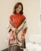 Bufanda de Lana Suave y Amigable con la Piel para Mujer, Nueva para Otoño/Invierno, Engrosada, a Cuadros, con Borlas, Atractiva, Versátil, Calentador de Cuello, para Viajes Diarios, Cálida