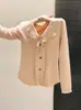 Fábrica de Suéteres Dalang 2026 Principios de Otoño Estilo Coreano Elegante Suéter de Punto Delgado con Cuello en V Fruncido para Mujer Dulce y Suave Top