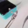 Anillo V-Gold CNC Finamente Tallado con Incrustaciones de Nácar Natural y Diamante, Chapado en Oro de 18K, Anillos de Pareja con Diseño de Nicho, Venta Directa del Fabricante