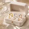 Anillo de mujer de acero de titanio con incrustaciones de circonita, no se decolora, de lujo ligero, superventas transfronterizo, suministro de anillo con incrustaciones de diamante para parejas europeas y americanas