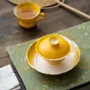 Tazón de té de cerámica amarillo limón con underglaze pintado a mano con flores de osmanthus, un juego de utensilios de té chinos para uso doméstico, que incluye un tazón de té para preparar té, empaquetado como un juego de regalo