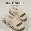 Nuevas pantuflas caseras a prueba de fugas para verano, EVA transpirable con sensación de pisar excremento, antideslizantes, de suela gruesa, secado rápido, ligeras, para mujeres y hombres